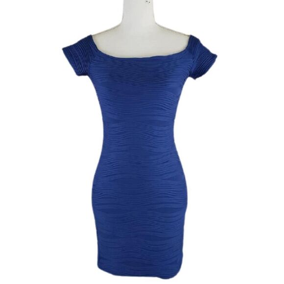 Brat Star Wavy Ribbed Fully Lined Dress Form Fitting Horizontal Size Small - Picture 1 of 8